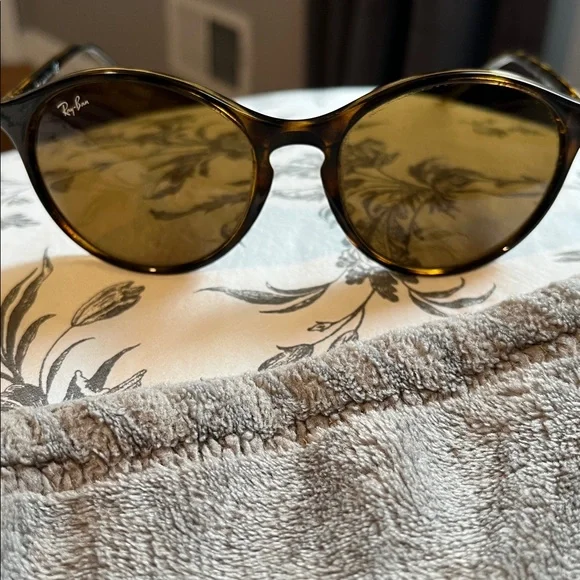 Ray-Ban Women's 4371 Tortoiseshell Frame Sunglasses - Picture 2 of 7